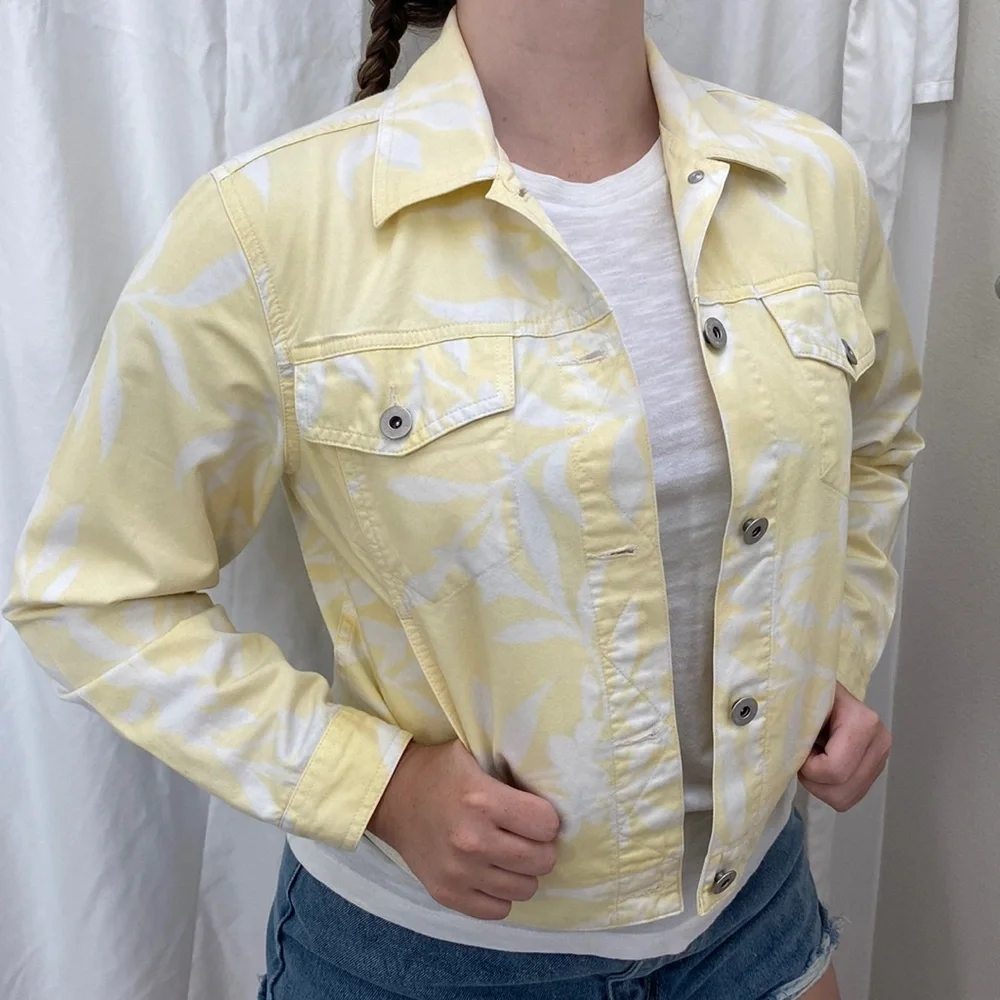 Liz Claiborne Women’s pale yellow jean jacket. Size petite. - Picture 1 of 6